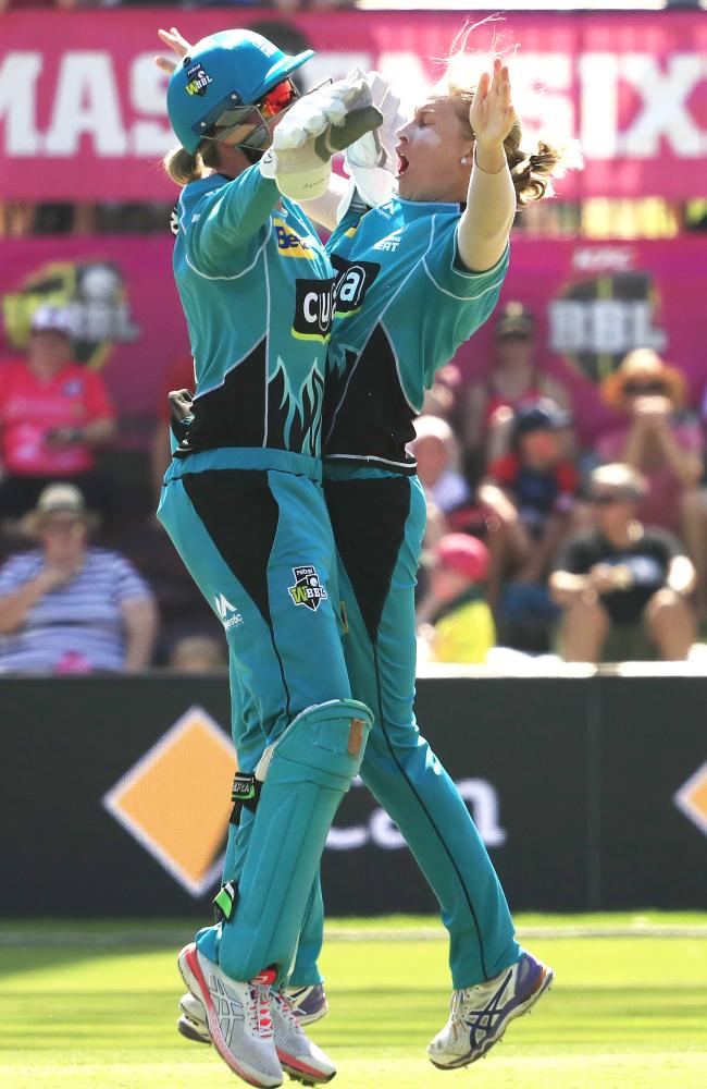 Mooney and Delissa Kimmince celebrate the massive wicket of Alyssa Healy. (Photo by Mark Evans/Getty Images)