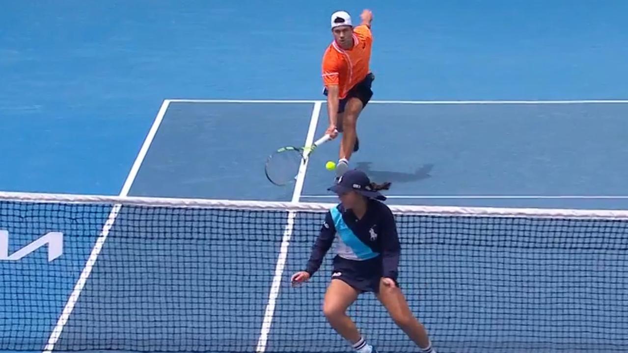 Ballkid’s mid-point brain fade at Australian Open