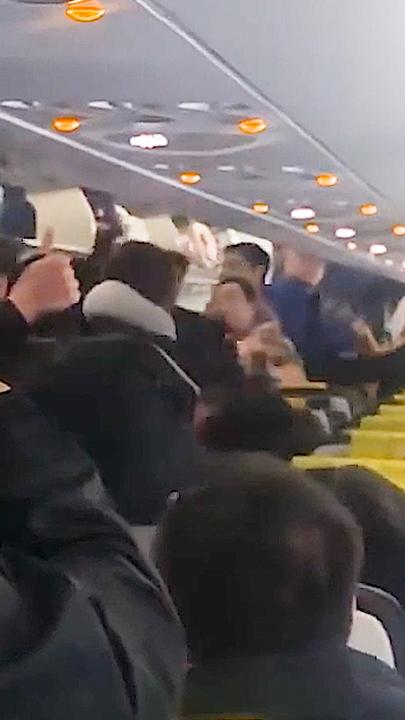 Fight erupts over luggage on flight from China to Singapore