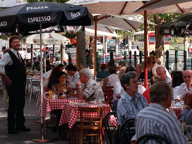 Lygon Street, outdoor cafe area in Melbourne.Victoria / RestaurantTravel