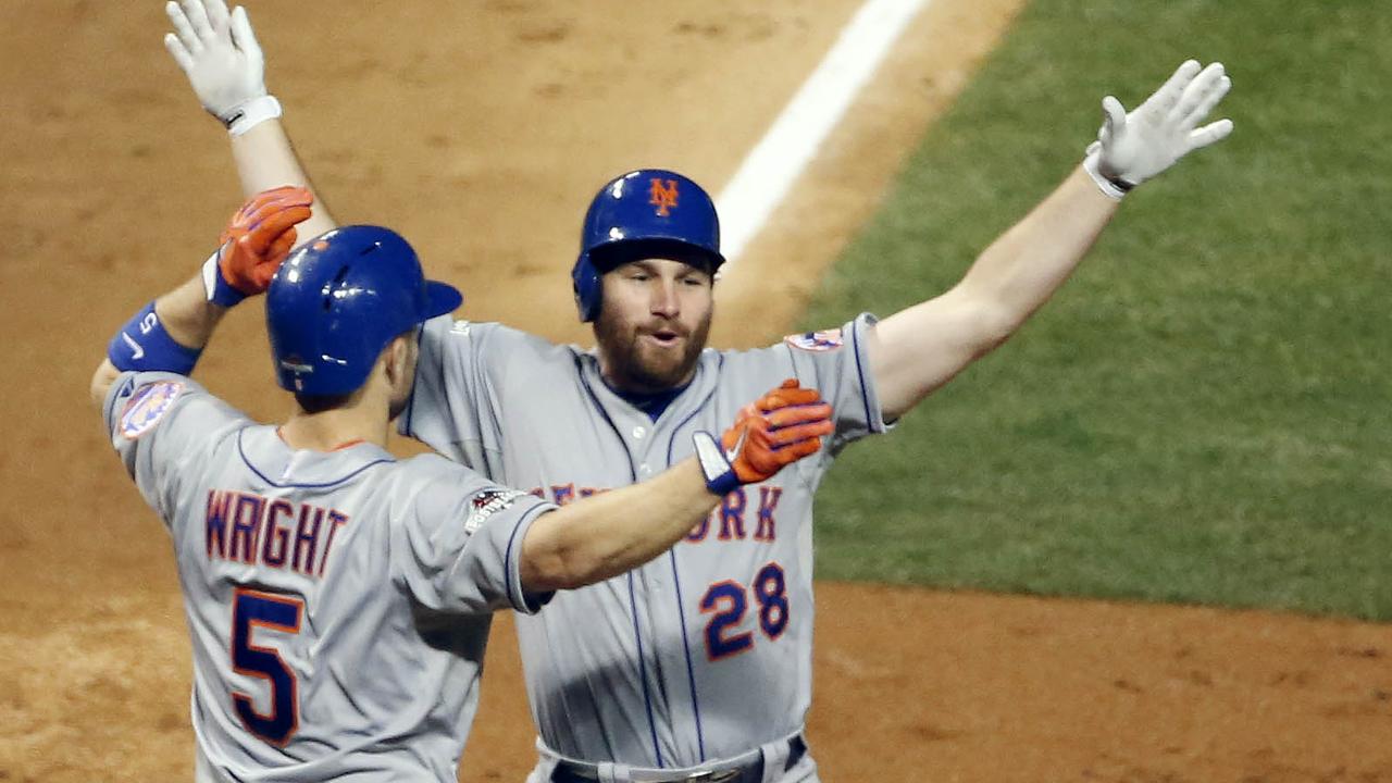 Daniel Murphy sets postseason homer record as Mets advance to World Series.