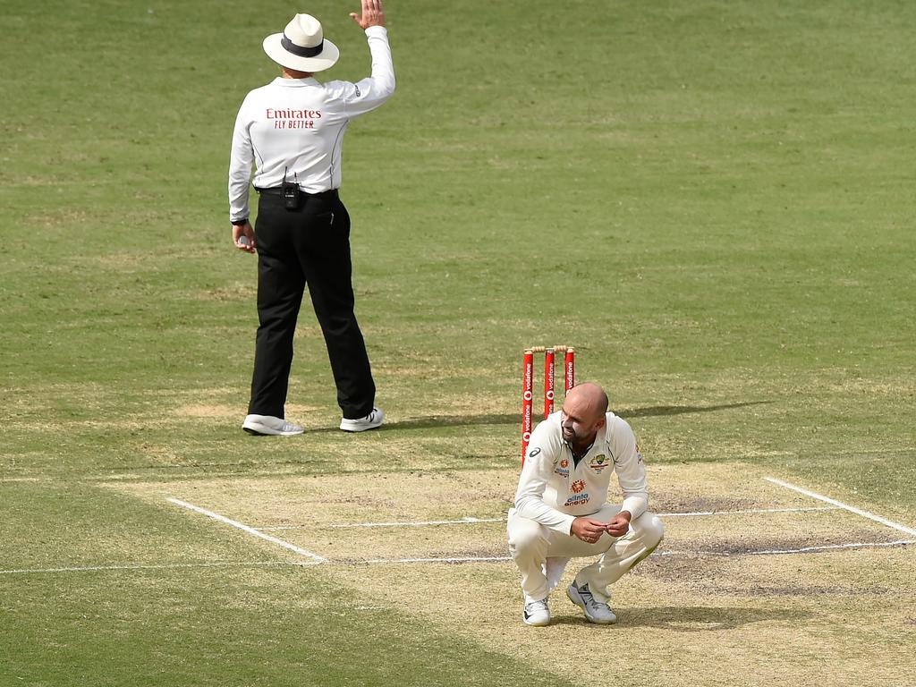 Lyon bowled without luck.