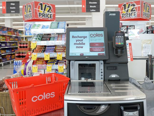 Coles has explained the reason it advises staff to pack customers’ large items first. Picture: Carla Gottgens/Bloomberg
