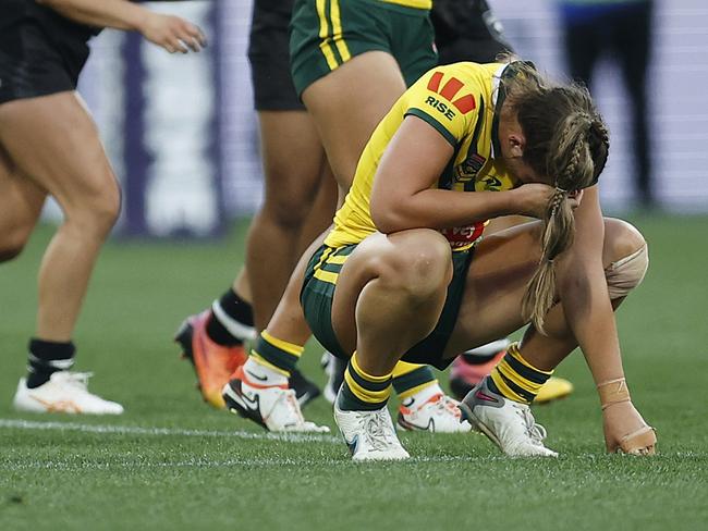 MELBOURNE, AUSTRALIA - OCTOBER 28: New Zealand celebrate winning as Australia look dejected after the women's Pacific Championship match between Australia Jillaroos and New Zealand Kiwi Ferns at AAMI Park on October 28, 2023 in Melbourne, Australia. (Photo by Daniel Pockett/Getty Images)