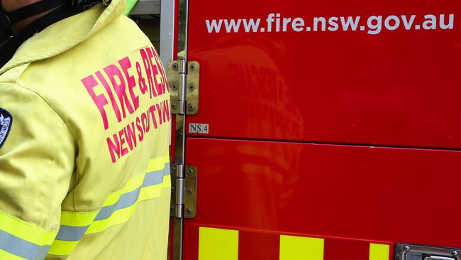 Authorities are cleaning up an oil spill that forced the Blue Mountains highway to close in both directions . Picture: NCA Newswire / Gaye Gerard