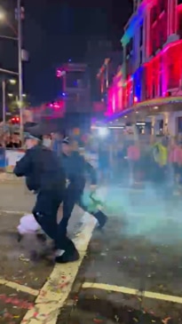 Pro-Palestine protestors break Oxford St fence at Mardi Gras