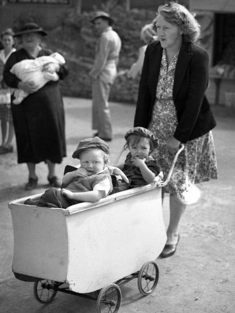 Check out this pram! A mum and her children arrive at the Show in 1947.