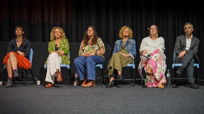 Tane Luna, obstetrician, Jerusha Sutton, doula and co-creator of the Birth Time documentary, Laura Latina, Compassionate Inquiry, Rhea Dempsey, doula, educator and author, Naomi Jannson, Chinese medicine practitioner and Dr Oscar Serrallach, Functional Medicine and author of The Postnatal Depletion Cure, at the event.