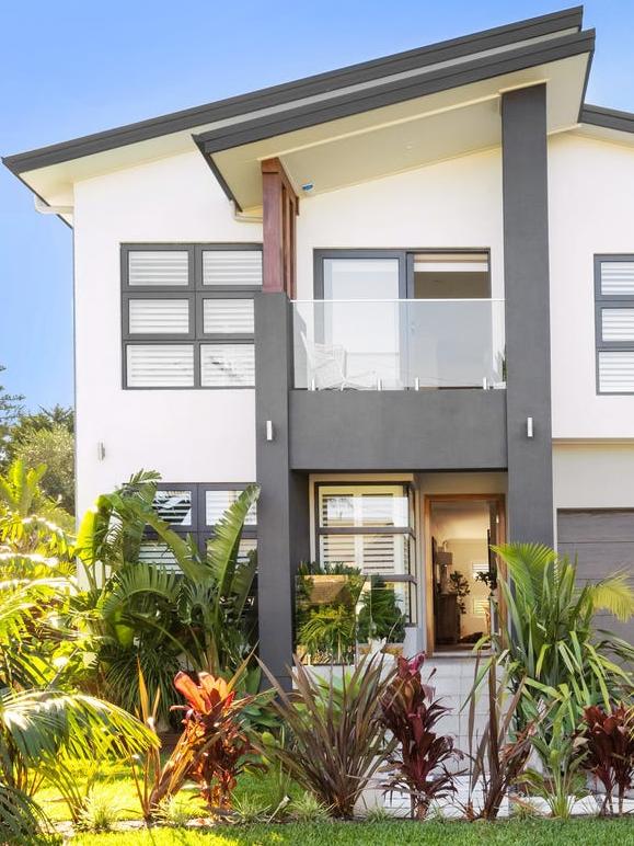 Arnold sold his North Narrabeen home for $3.05m.