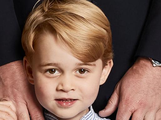 TOPSHOT - An undated handout picture released by Kensington Palace on December 18, 2017 shows Britain's Prince William (top L), Duke of Cambridge, Britain's Catherine (top R), Duchess of Cambridge, and their children Prince George of Cambridge (bottom L) and Princess Charlotte of Cambridge (bottom R) posing for a family photograph that was used on the Duke and Duchess of Cambridge's 2017 Christmas card.  / AFP PHOTO / KENSINGTON PALACE / CHRIS JACKSON / RESTRICTED TO EDITORIAL USE - MANDATORY CREDIT "AFP PHOTO / KENSINGTON PALACE / CHRIS JACKSON" - NO MARKETING NO ADVERTISING CAMPAIGNS - RESTRICTED TO SUBSCRIPTION USE - STRICTLY NO SALES - DISTRIBUTED AS A SERVICE TO CLIENTS