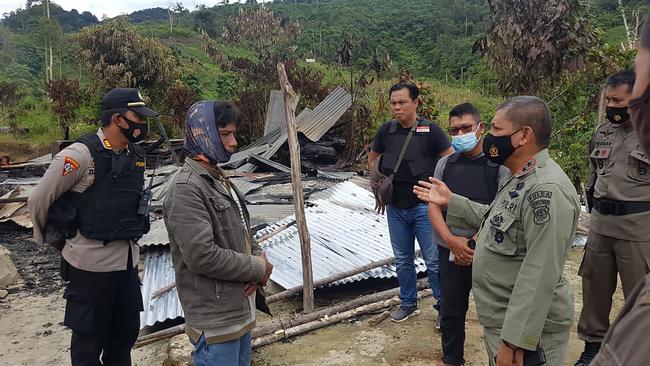 Police at the scene where four people were killed in a remote Christian community of Lembantongoa village, in Palu on the Indonesian island of Sulawesi. Picture: AFP