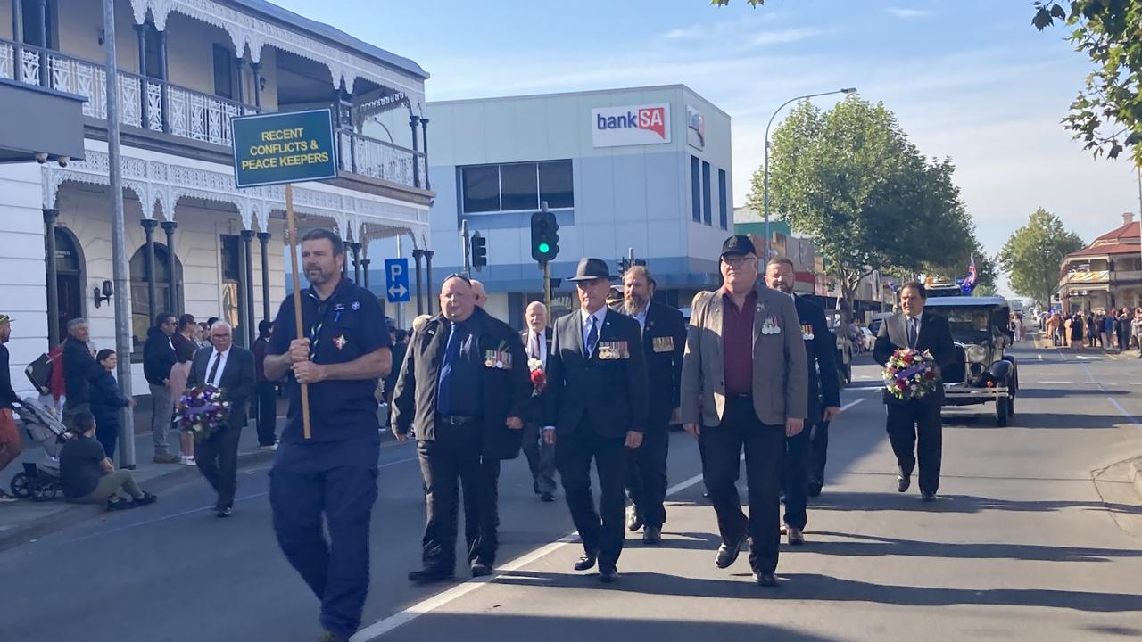 Mount Gambier Anzac Day 2022. The Mount Gambier Anzac Day march. Picture: Arj Ganesan