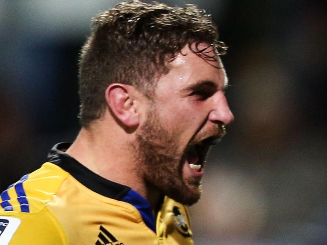 NEW PLYMOUTH, NEW ZEALAND - JUNE 13: Conrad Smith of the Hurricanes celebrates his try with teammate Callum Gibbins during the round 18 Super Rugby match between the Chiefs and the Hurricanes at Yarrow Stadium on June 13, 2015 in New Plymouth, New Zealand. (Photo by Hagen Hopkins/Getty Images)