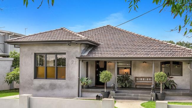 27 Marvell St, Byron Bay sold for $4.3 million in November 2020. It was marketed by Pacifico Property.