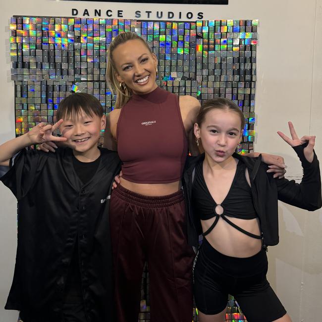 Samantha Jade with Daniel Kim, 10, and Marley Bonnici, 10. Picture: Zac Poor