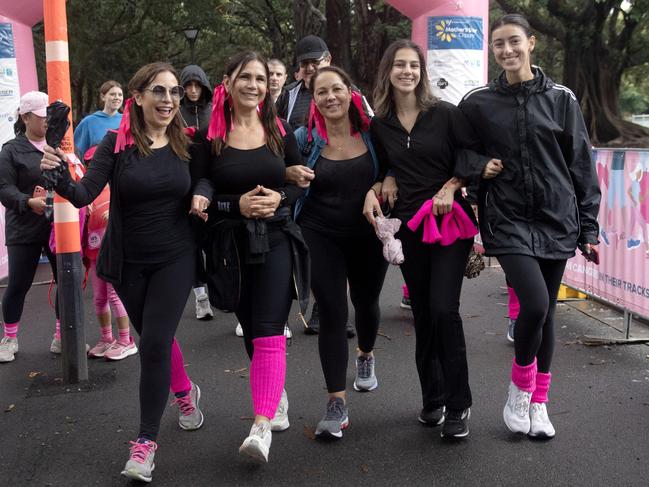 SYDNEY, AUSTRALIA.NewsWire Photos. May 12, 2024.Participants take to the streets at the 2024 MotherÃs Day Classic - AustraliaÃs biggest fun run and walk for breast and ovarian cancer. Picture: NCA NewsWire / Jeremy Piper