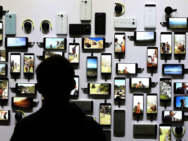 SAN FRANCISCO, CA - SEPTEMBER 29: An attendee looks at a display of new Google devices during a Google media event on September 29, 2015 in San Francisco, California. Google unveiled its 2015 smartphone lineup, the Nexus 5x and Nexus 6P, the new Chromecast and new Android 6.0 Marshmallow software features. Justin Sullivan/Getty Images/AFP == FOR NEWSPAPERS, INTERNET, TELCOS & TELEVISION USE ONLY ==