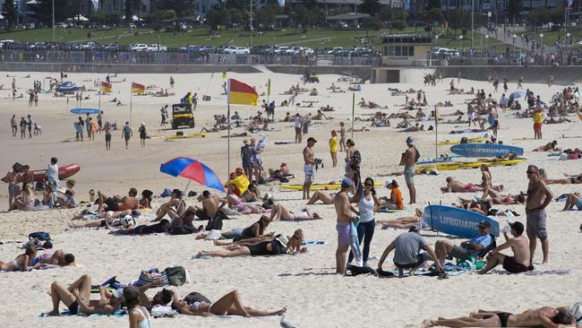 A crowded Bondi Beach on the weekend before beachgoers were moved on. Picture: Brendan Read