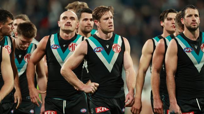 GEELONG, AUSTRALIA - AUGUST 05: Tom Jonas (c) of the Power and team mates look dejected after the loss during the round 21 AFL match between Geelong Cats and Port Adelaide Power at GMHBA Stadium, on August 05, 2023, in Geelong, Australia. (Photo by Kelly Defina/Getty Images)