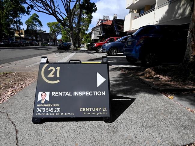 SYDNEY, AUSTRALIA - NewsWire Photos December 10, 2022: Hopeful Sydney-siders checking out the Sydney rental market in the Eastern Suburbs. Picture: NCA NewsWire / Jeremy Piper