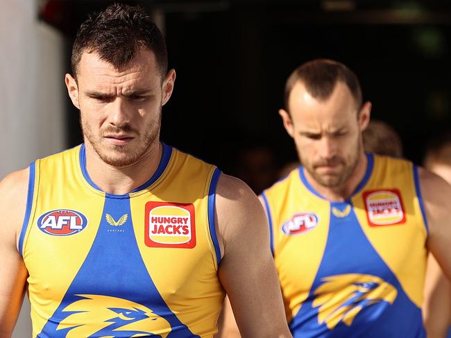 GEELONG, AUSTRALIA - JULY 04: Luke Shuey of the Eagles leads the team out during the round 16 AFL match between Sydney Swans and West Coast Eagles at GMHBA Stadium on July 04, 2021 in Geelong, Australia. (Photo by Robert Cianflone/Getty Images)