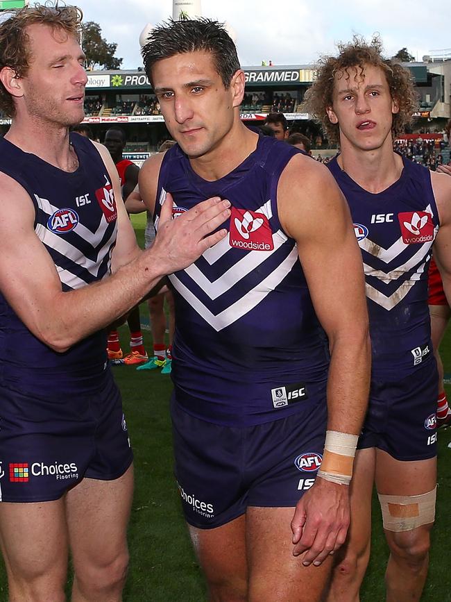 PERTH, AUSTRALIA - JULY 31:  Matthew Pavlich of the Dockers leads the team from the field after playing his 350th game during the round 19 AFL match between the Fremantle Dockers and the Sydney Swans at Domain Stadium on July 31, 2016 in Perth, Australia.  (Photo by Paul Kane/Getty Images)