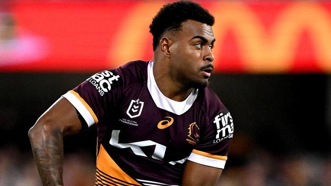 BRISBANE, AUSTRALIA - AUGUST 11: Ezra Mam of the Broncos looks to pass during the round 24 NRL match between the Brisbane Broncos and Parramatta Eels at The Gabba on August 11, 2023 in Brisbane, Australia. (Photo by Bradley Kanaris/Getty Images)