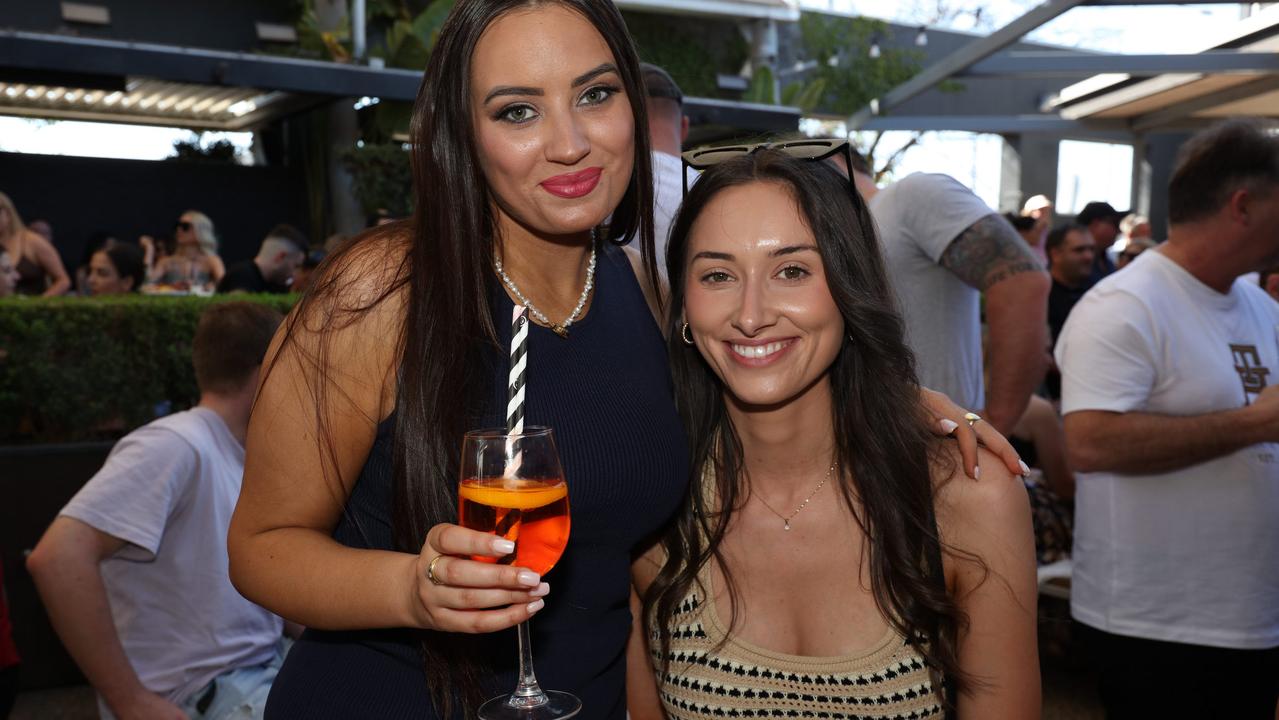 Adelaide footy fans soak up the 2023 Grand Final action. Picture: Emma Brasier