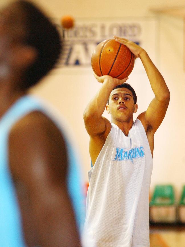 Kerry Williams playing for the Cairns Marlins at Cairns Basketball.