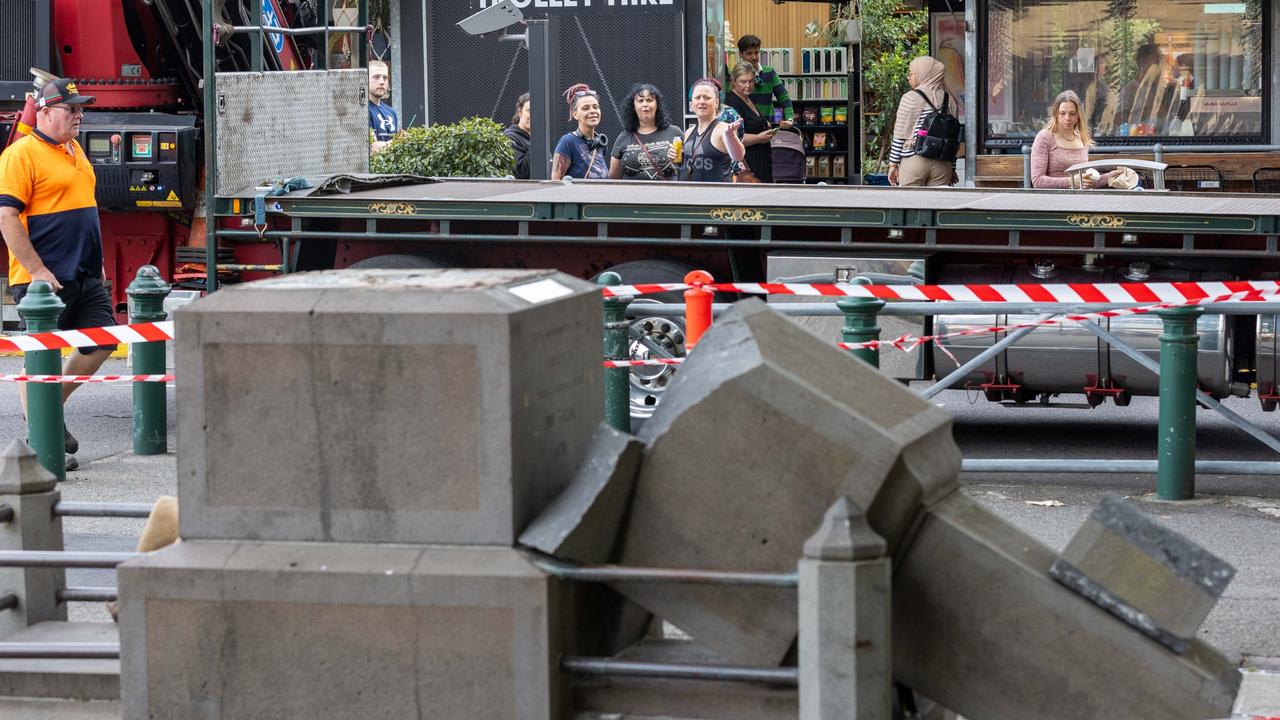 The John Batman memorial statue at the Queen Victoria Market has been cut in half. Picture: NewsWire/ Brendan Beckett