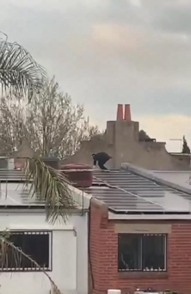 A video circulating in Melbourne shows people climbing across buildings to allegedly get into a synagogue.