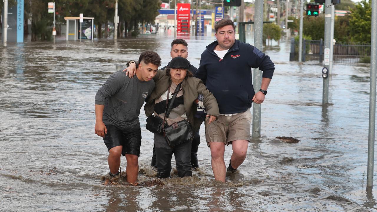 Victorian floods: Victorians warned to be ready to leave as mass ...