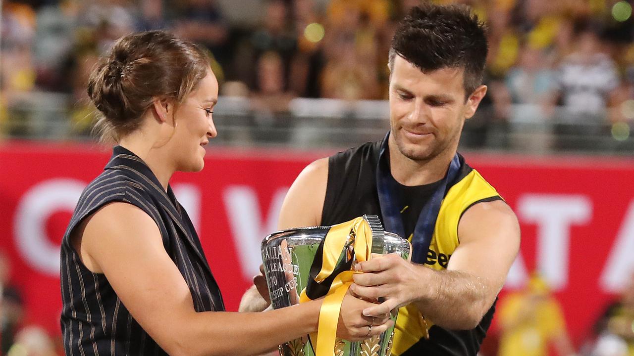 Ash Barty presented the trophy to Richmond Tigers skipper Trent Cotchin after the 2020 AFL Grand Final. Could she give AFLW a crack?