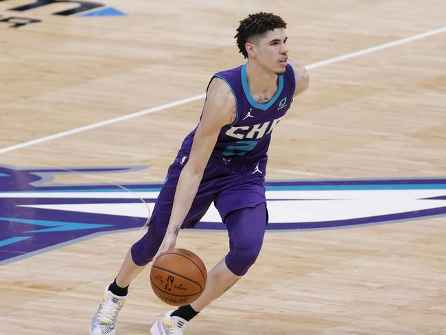 CHARLOTTE, NORTH CAROLINA - JANUARY 09: LaMelo Ball #2 of the Charlotte Hornets brings the ball up court during the fourth quarter of their game against the Atlanta Hawks at Spectrum Center on January 09, 2021 in Charlotte, North Carolina. NOTE TO USER: User expressly acknowledges and agrees that, by downloading and or using this photograph, User is consenting to the terms and conditions of the Getty Images License Agreement.   Jared C. Tilton/Getty Images/AFP == FOR NEWSPAPERS, INTERNET, TELCOS & TELEVISION USE ONLY ==