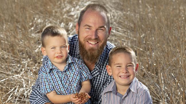 CROPS: Teghan and Kyle PearseTeghan and Kyle Pearse with their kids: 5yo Jack, 2yo Ted and 10 month old Charlie and Kelpie named BelPICTURED: Kyle Pearse with Vetch with sons 2yo Ted holding faba and 5yo Jack lentils. PICTURE: ZOE PHILLIPS