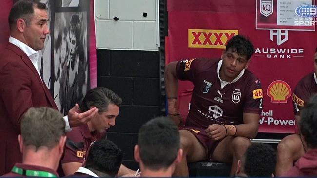 Cam Smith talks and Billy Slater listens. Photo: Nine.