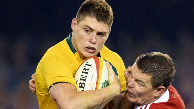 (FILES) A file photo taken on June 29, 2013, shows Australian Wallabies player James O'Connor (L) tackled by British and Irish Lions centre Brian O'Driscoll (R) in the second rugby Test match in Melbourne. - Australian rugby's prodigal son James O'Connor will join the Wallabies' training camp in South Africa this week, coach Michael Cheika has confirmed on July 9, 2019. (Photo by William WEST / AFP) / -- IMAGE RESTRICTED TO EDITORIAL USE - STRICTLY NO COMMERCIAL USE --