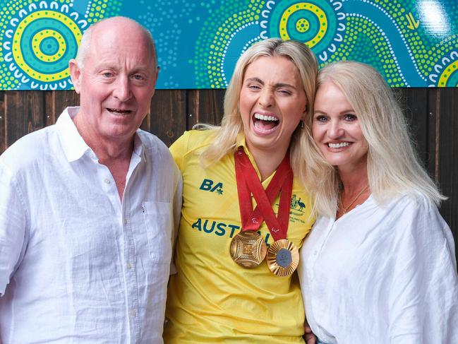 Paralympic golden girl Alexa Leary celebrating with her parents, Russell and Belinda. Picture: Jacquelin Magnay