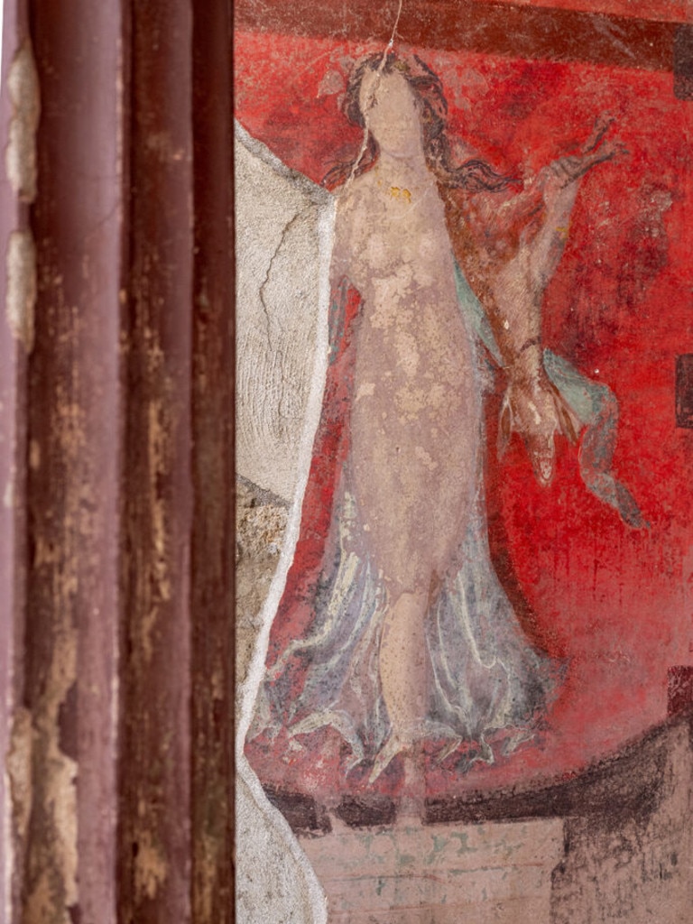 More luxurious decorative element were hidden.
