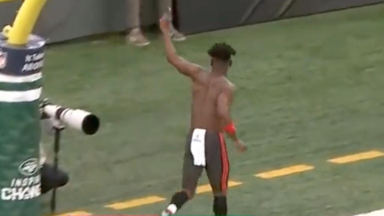 Fallen NFL star Antonio Brown strips shirt mid-game, storms off field