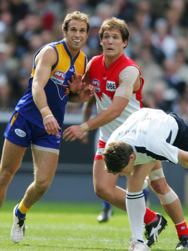 Luke Ablett and Chris Judd go head to head in the 2005 Grand Final.
