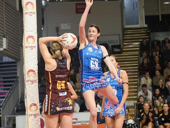 Kate Walsh in action against Matrics in round one. Picture: On the Ball Media/Netball SA