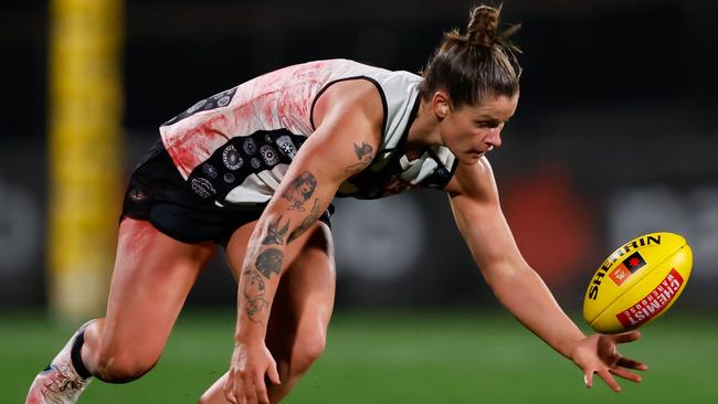 Brianna Davey was enormous for Collingwood with 35 disposals. Picture: Dylan Burns/AFL Photos via Getty Images.