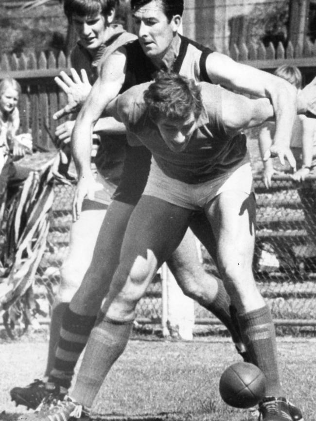 Harry Kernahan middle against Richmond at Glenelg Oval in 1971.