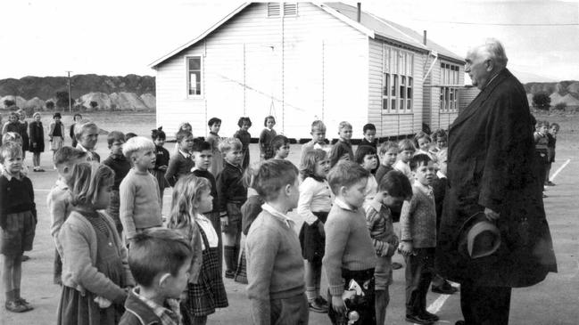 Robert Menzies pictured with children in 1958.