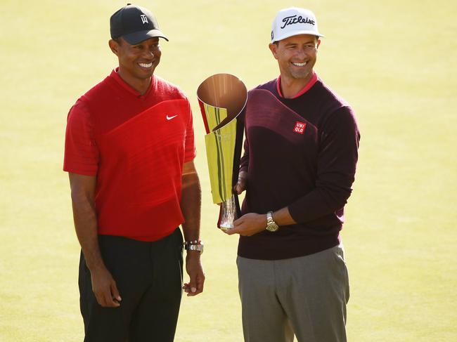 PACIFIC PALISADES, CALIFORNIA - FEBRUARY 16: Adam Scott of Australia poses with tournament host Tiger Woods and the trophy after winning the Genesis Invitational on February 16, 2020 in Pacific Palisades, California.   Katelyn Mulcahy/Getty Images/AFP == FOR NEWSPAPERS, INTERNET, TELCOS & TELEVISION USE ONLY ==