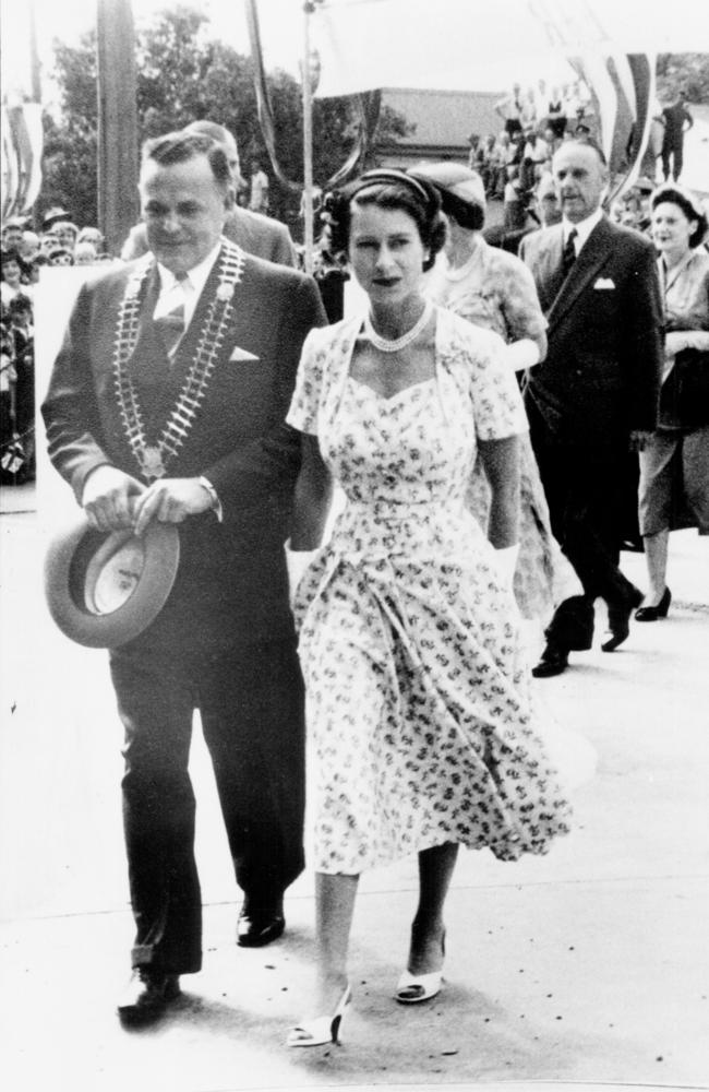 Queen Elizabeth arrives in Dubbo during her 1954 tour of Australia.