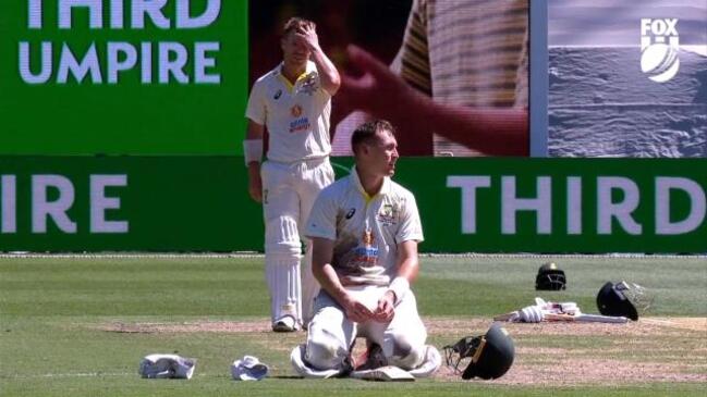 ‘Selfless’ Marnus sacrifices his wicket to save Warner