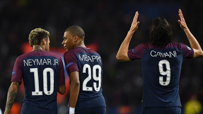 Paris Saint-Germain's Uruguayan forward Edinson Cavani (R) celebrates after scoring a goal next to team mates Paris Saint-Germain's Brazilian forward Neymar (L) and Paris Saint-Germain's French forward Kylian Mbappe (C).