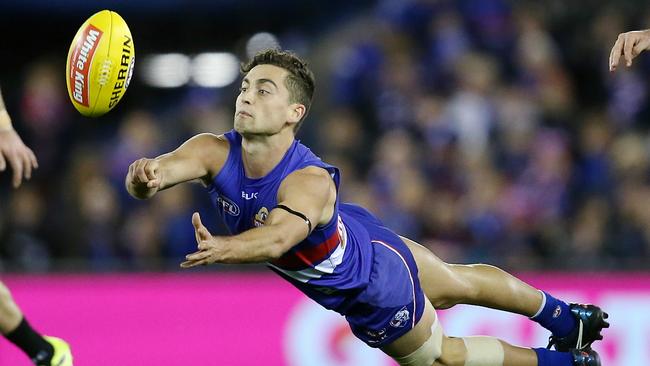 Luke Dahlhaus fires a quick handball. Picture: Michael Klein